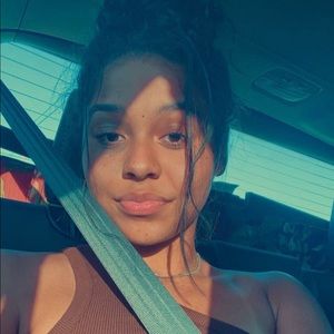 Meet your Posher, Ella